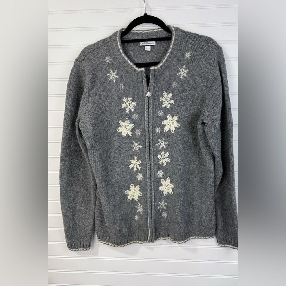Croft & Barrow women’s Charcoal grey Snowflake zip up Cardigan sweater. Size M